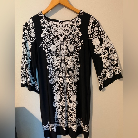 Tunic Dress Black & Cream (size small) 39” length - Picture 1 of 3